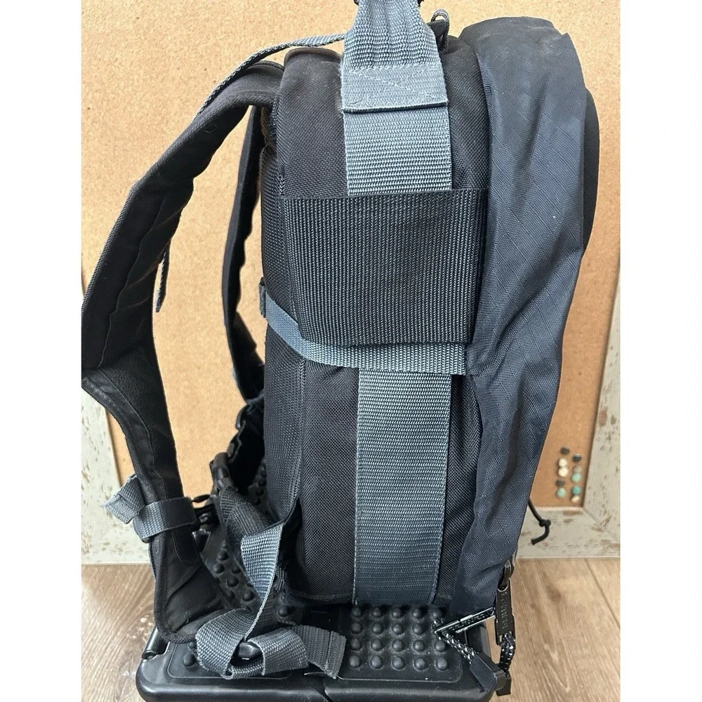 Tamrac Adventure 74 Camera Backpack Model 5374 Black/Gray Excellent Cond